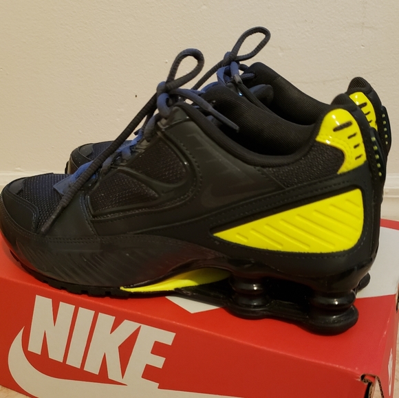 Sneakers - Picture 2 of 5